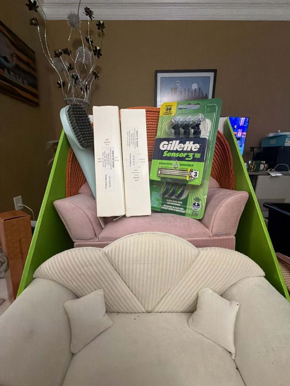 Gillette Sensor3 Sensitive Men's Disposable Razor 3 Pack +2 shoe brushes